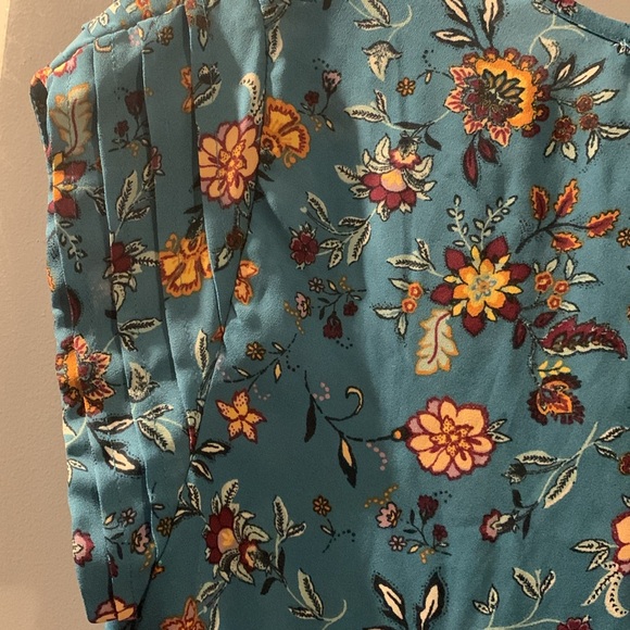 Lily White sleeveless top. - Picture 4 of 5